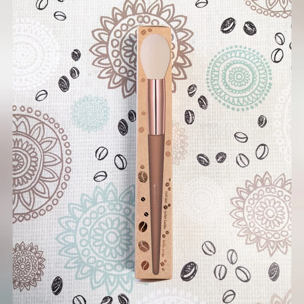 Essence Coffee To Glow Limited Edition Scented Highlighter Brush